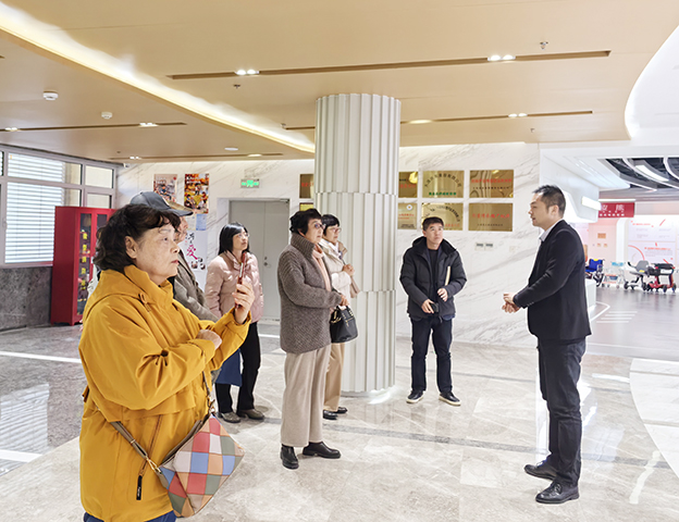 參觀2.jpg